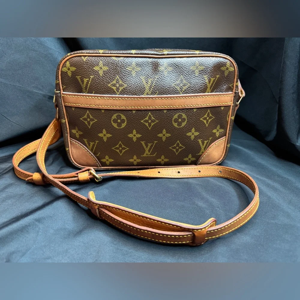 ‼️ SALE ‼️ Louis Vuitton LV Trocadero 23 Monogram Bag with COA